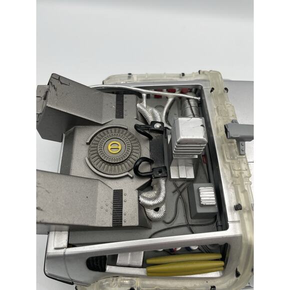DeLorean 1:15 Diamond Select Back To The Future II Rare - Parts Only - Picture 8 of 10